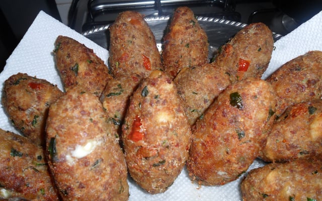 Bolinho de pão recheado com requeijão