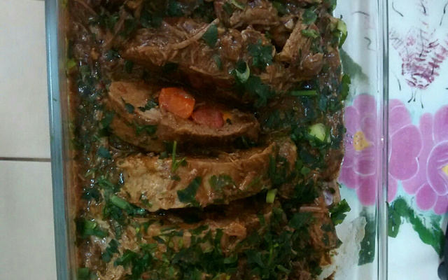 Lagarto recheado ao molho madeira