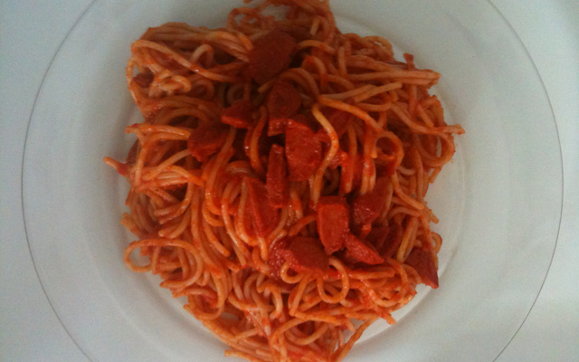 Macarrão com salsicha