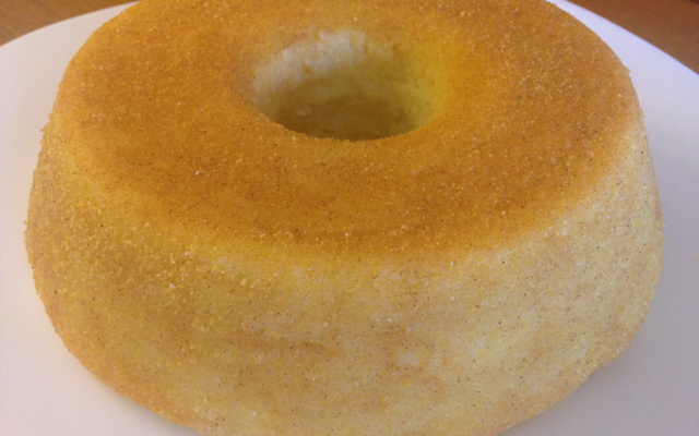 Bolo de fubá com coco