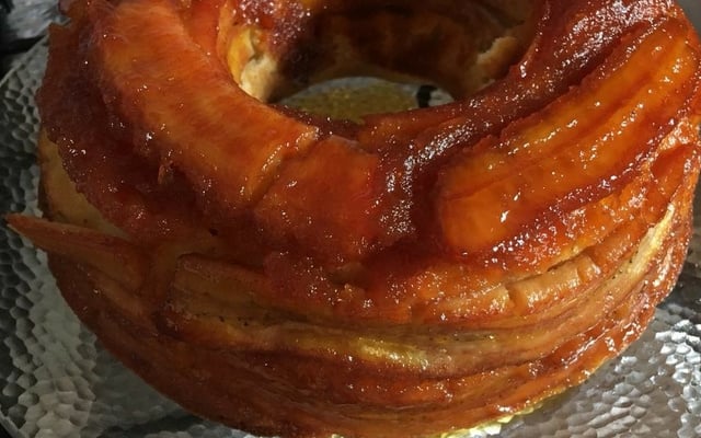 Bolo de banana caramelado