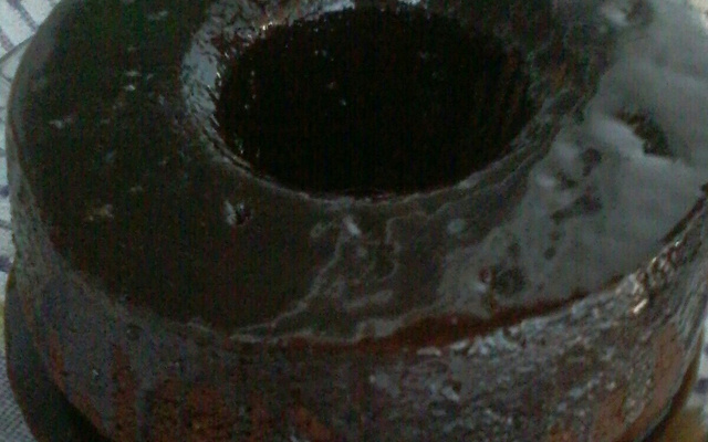 Bolo de chocolate com cobertura surpresa (sem ovos)