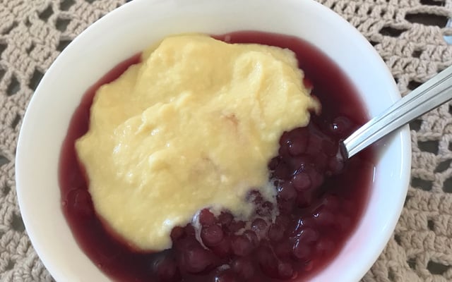 Sagu com creme inglês