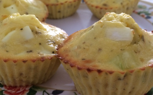 Muffin vegetariano de ovo e cebola