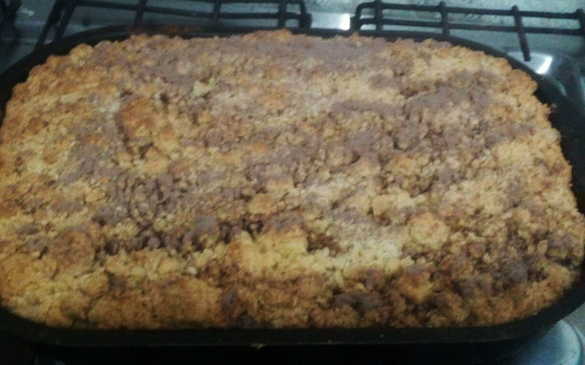 Cuca de banana com farofa