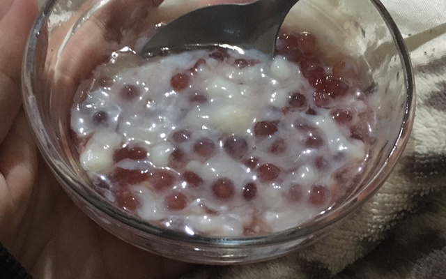 Sagu de vinho com creme