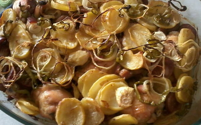 Frango assado na cerveja com bacon e calabresa