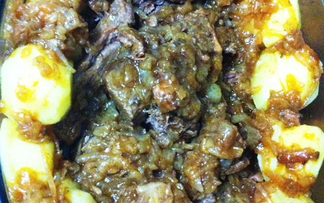 Carne de panela com cebola