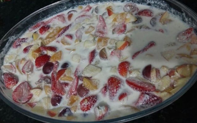 Salada de frutas com creme de leite