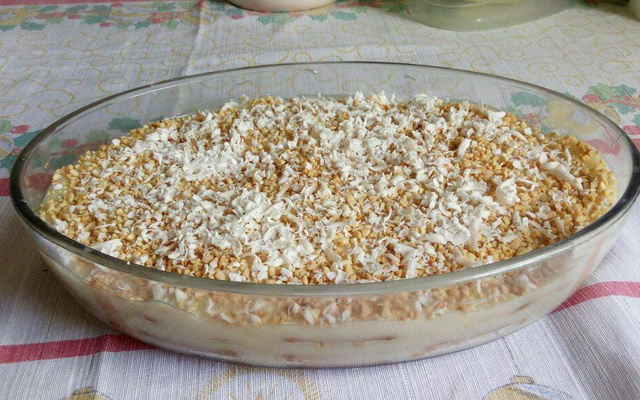Pavê de chocolate branco com amendoim
