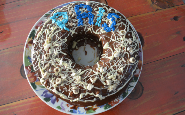 Bolo de chocolate com recheio cremoso