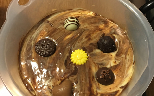 Mousse de maracujá com cobertura cremosa de chocolate