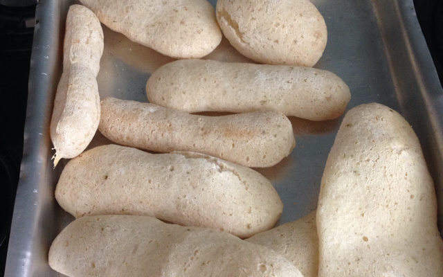 Biscoito de polvilho assado (o verdadeiro biscoito mineiro)