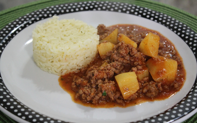 Carne Moída com Batatas Rapidinha