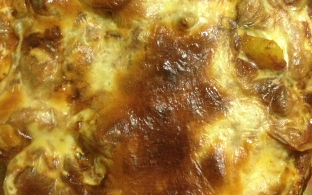 Filé de tilápia com batatas e requeijão ao forno