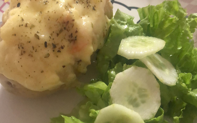 Batata recheada de camarão