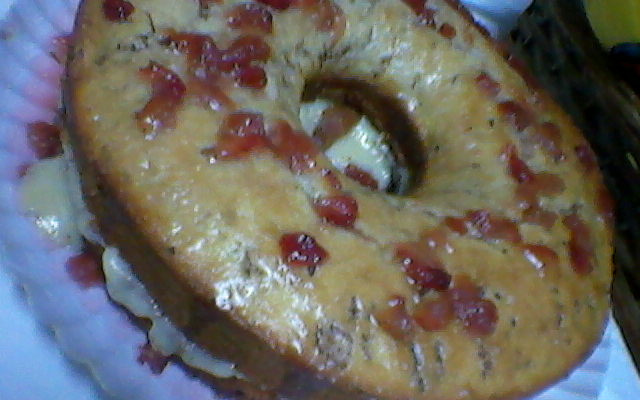 Bolo formigueiro de morango e leite condensado