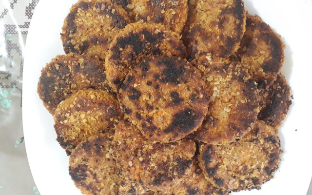 Bife de cenoura com aveia