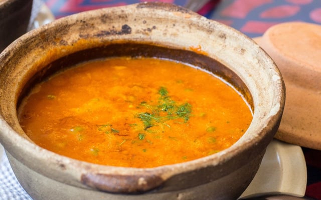 Pirão de peixe simples, econômico e bem temperado na tigela