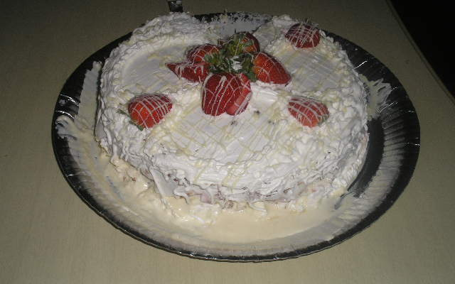 Bolo com creme de morango
