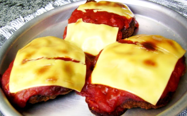 Hambúrguer à Parmegiana