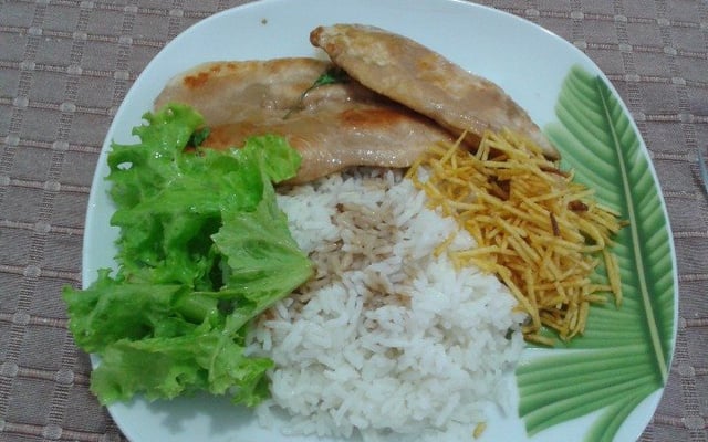 Filé de frango grelhado ao molho shoyu