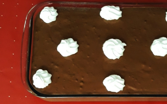 Sobremesa de suspiro com chocolate