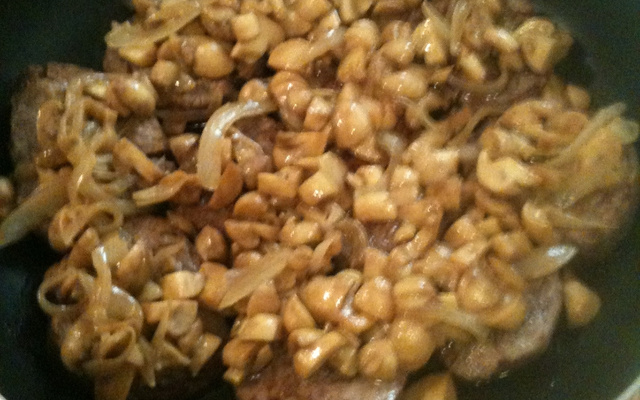 Filé mignon com champignons sauteados no açúcar