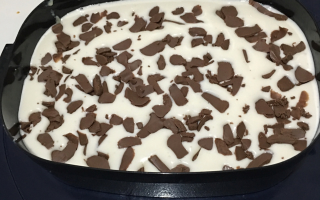 Pavê de chocolate com biscoito de maizena