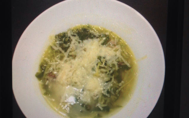 Sopa de abobrinha, couve e grão de bico