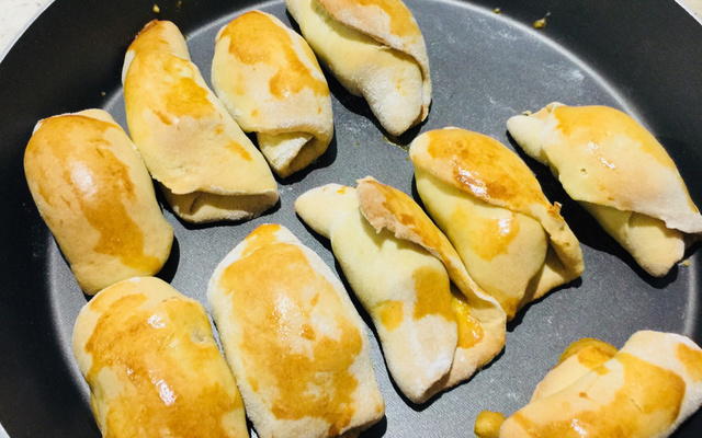 Enroladinho de salsicha assado crocante