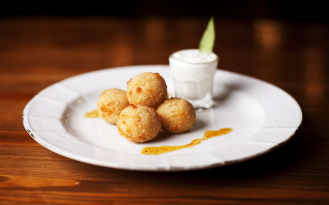 Bolinho de salmão com cream cheese