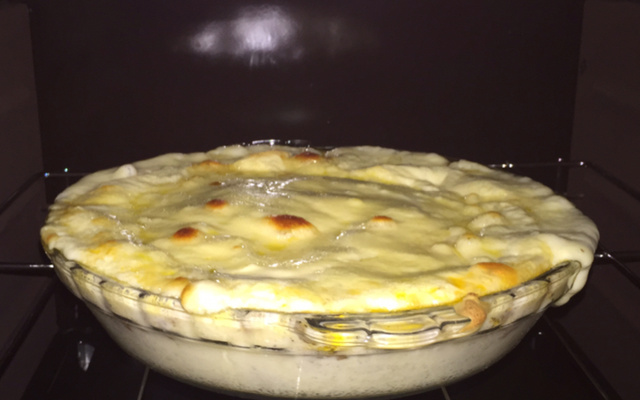 Escondidinho de requeijão com carne moída