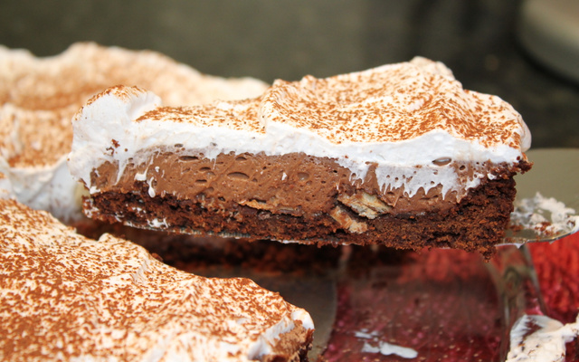 Torta mousse de chocolate com chantilly