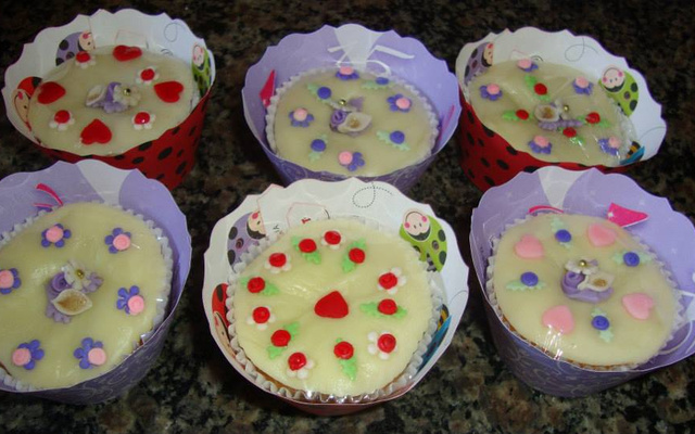 Cupcakes decorados com pasta americana de leite em pó