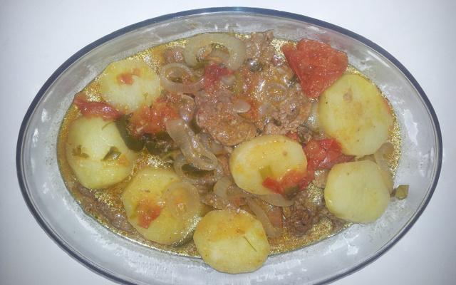 Bife de caldo com batatas