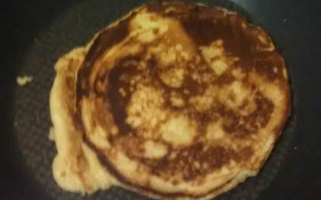 Panqueca americana de banana e canela