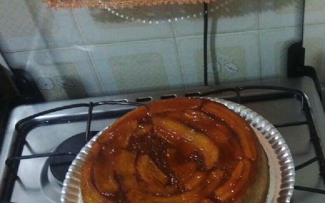 Bolo de banana caramelada