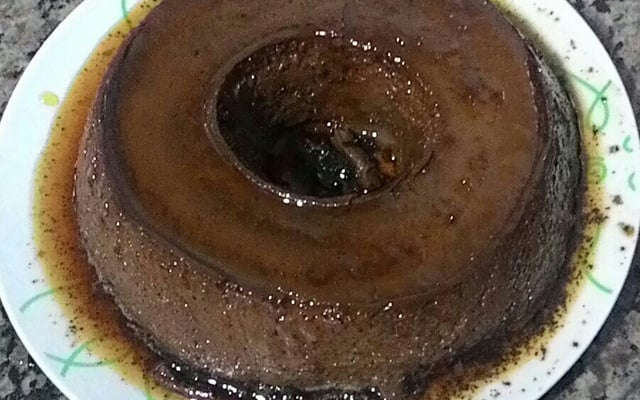 Pudim de leite condensado com chocolate e café