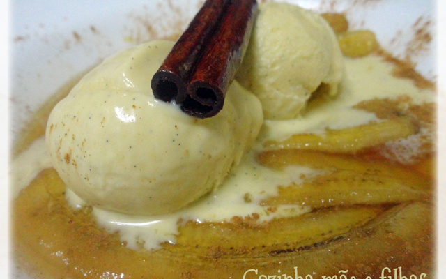 Sorvete de Baunilha com banana caramelada