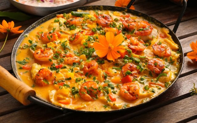 Moqueca de peixe e camarão