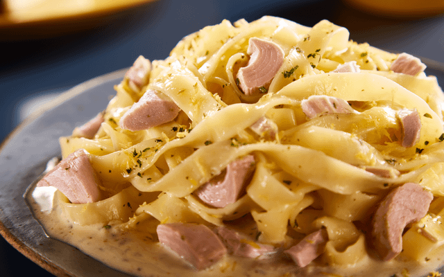 Macarrão al limone com atum