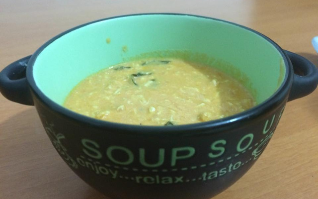 Sopa de frango com gengibre