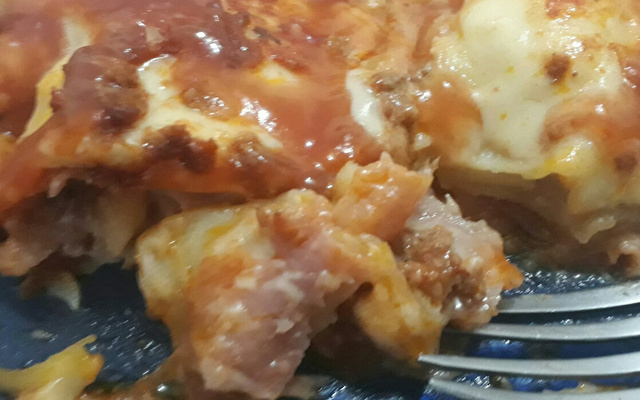 Lasanha ao molho bolonhesa e molho branco