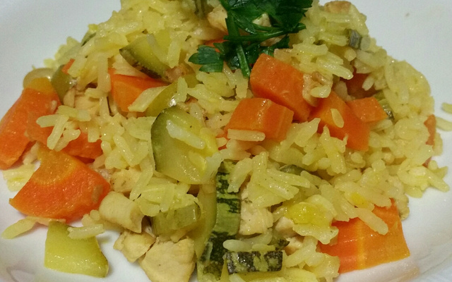 Arroz com frango e legumes