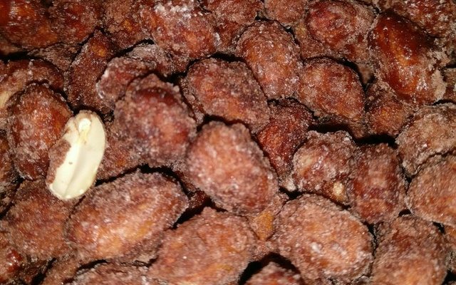 Amendoim doce de micro-ondas