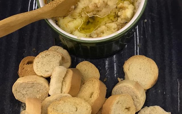 Aperitivo catupiry com alho