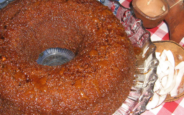 Bolo de macaxeira (aipim) caramelado