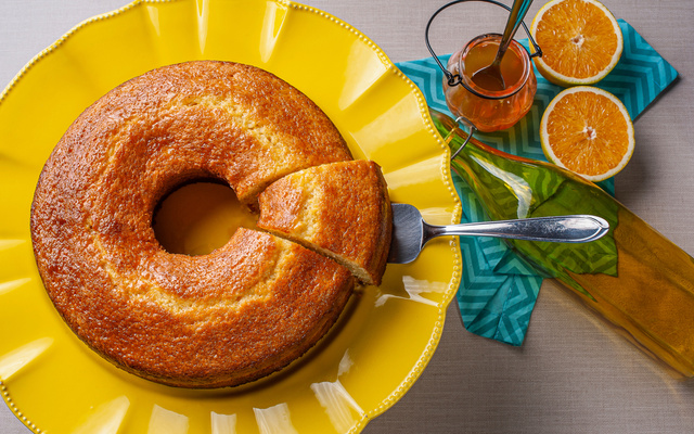 Bolo de laranja fofinho com calda