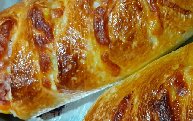 Pão recheado de frios